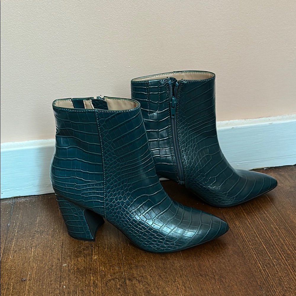Steve Madden Teal Blueish green Heeled Boots with Crocodile Pattern